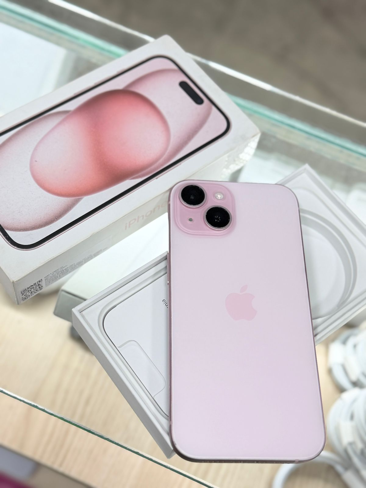 iPhone rosa seminovo de ótima qualidade